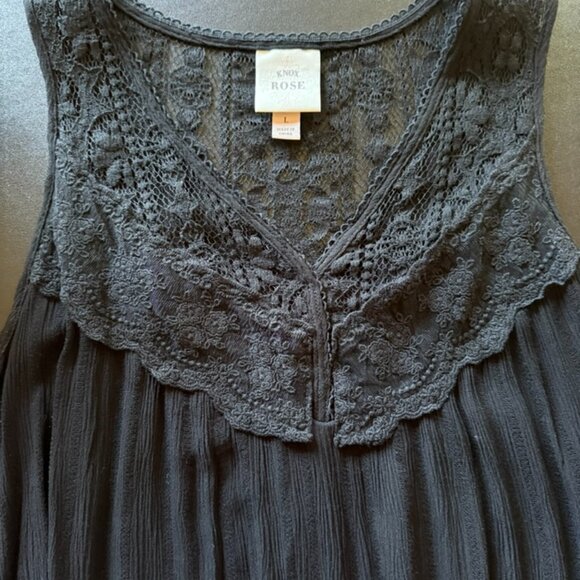 Knox Rose Black Gauzy Lace V-neck Sleeveless Top - Picture 4 of 10